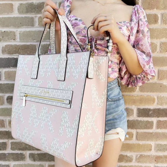 Gaby’sBags💕NWT Michael Kors XL Tote Satchel - Picture 2 of 3